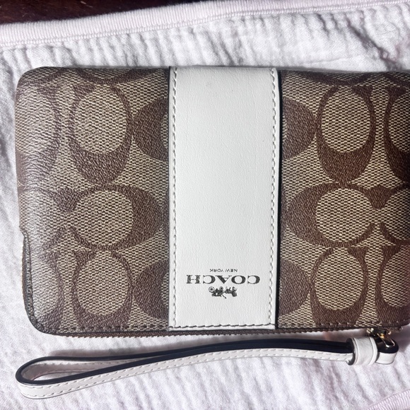 Coach Accessories - COACH Corner Zip Wristlet Khaki Signature Canvas Chalk Stripe F58035 nwot